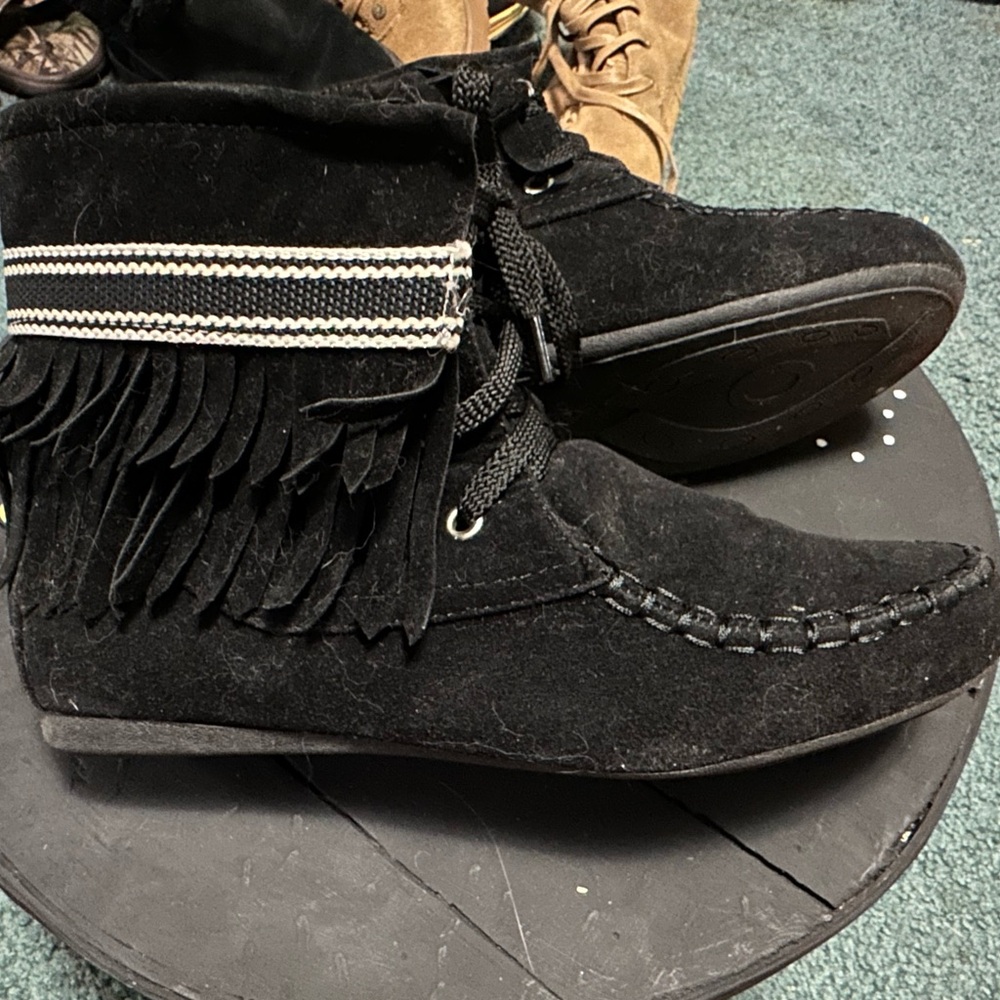 Yoki moccasins size 8.5 never worn